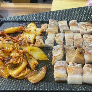 찌개랑뚱돼지랑 사진