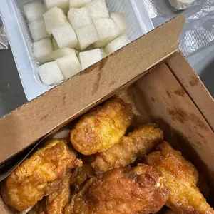 교촌치킨 사진