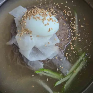육쌈냉면 사진