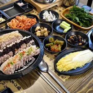 흑마늘보쌈 사진