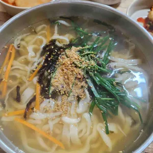 굴다리손칼국수 사진