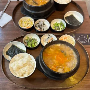 모던식탁 사진