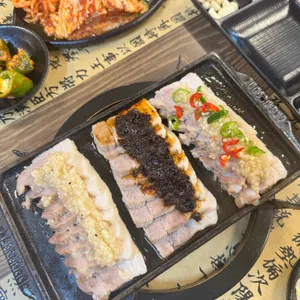 흑마늘보쌈 사진