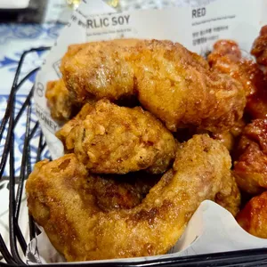 교촌치킨 사진