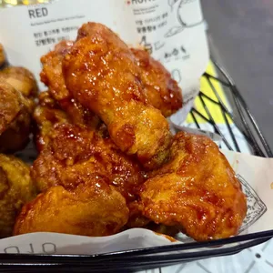 교촌치킨 사진
