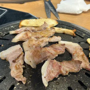 금돼지생고기 사진