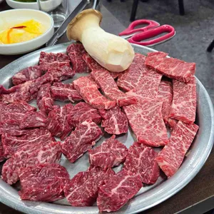 암돼지한마리암소한마리 사진