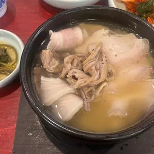 엄용백 돼지국밥 사진