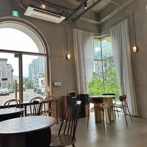 카페 선데이마켓 리뷰 사진