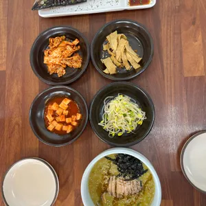 부에난소라하효마을 사진