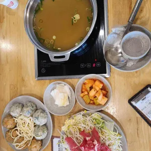 본가 만두전골전문점 사진