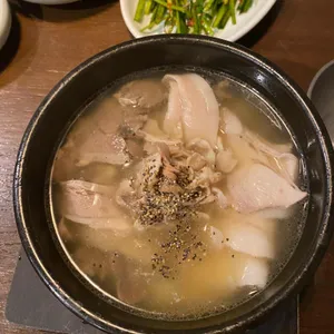 엄용백 돼지국밥 사진