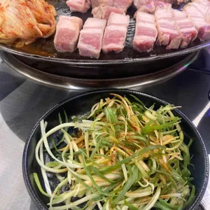 할매솥뚜껑삼겹살 대표 사진