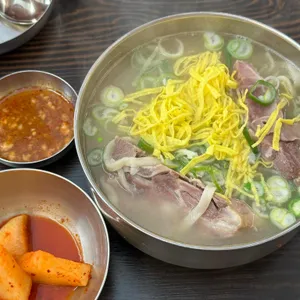 평이담백 뼈칼국수 사진