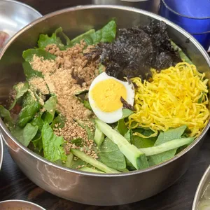평이담백 뼈칼국수 사진