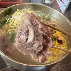 평이담백뼈칼국수 사진