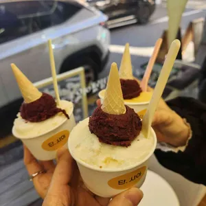 젤라떼리아 단, 사이 사진