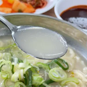 몬스터 돈까스 뼈칼국수 사진