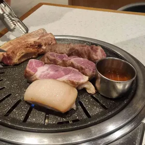 화로위 함덕보리짚불흑돼지 사진