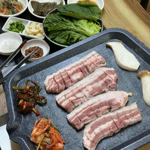 신라숯불흑돼지식당 사진 2