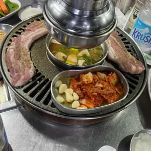 일공오삼겹살 사진