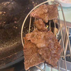 꾸석지돌판한우 사진