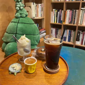 엉금책방 리뷰 사진