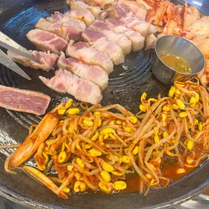 할매솥뚜껑삼겹살 사진