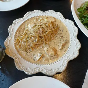 예뿔리야 사진