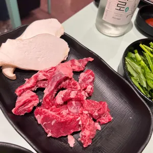 꾸석지돌판한우 사진