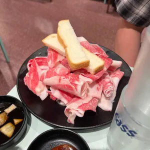 꾸석지돌판한우 사진