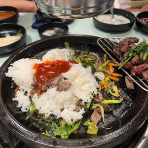 꾸석지돌판한우 사진