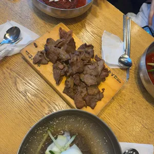 육쌈냉면 사진