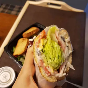 퀴즈노스 사진