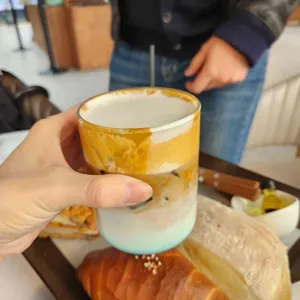 야자수 브런치 베이커리 카페 사진