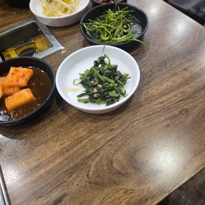 속초항뱃머리 사진