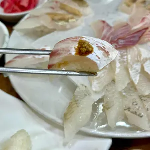 사량도자연산횟집 사진