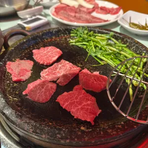 꾸석지돌판한우 사진