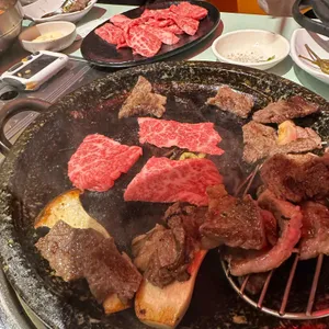 꾸석지돌판한우 사진