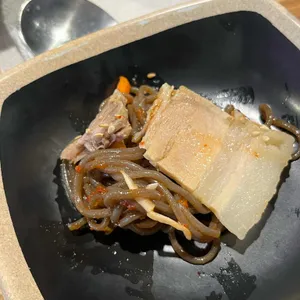 본능족으로족발보쌈 사진