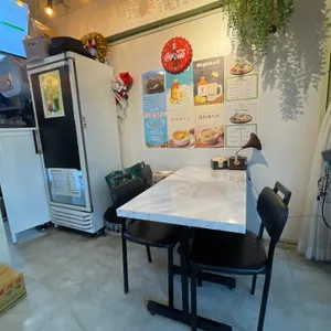 샐러데이즈 리뷰 사진