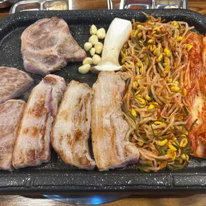 도니랑김치생삼겹 사진
