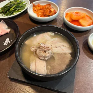 엄용백 돼지국밥 사진