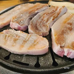 금돼지생고기 사진