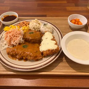 카츠살룬 사진