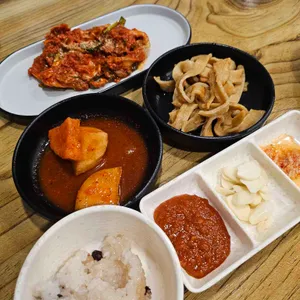 담은보쌈칼국수 사진