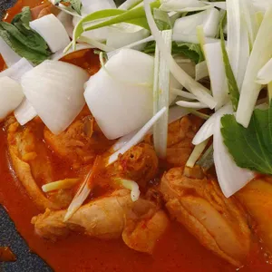 까치솥뚜껑닭도리 사진