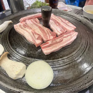 옛날왕솥뚜껑생삼겹살 사진