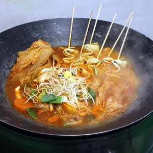 통큰솥뚜껑닭볶음탕 사진