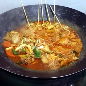 통큰솥뚜껑닭볶음탕 사진